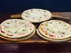 3 Pizzas Muzza