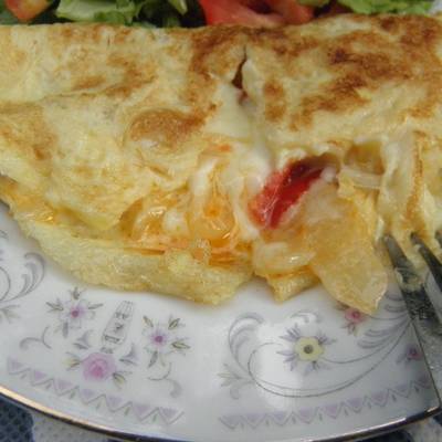 Omelette Cebolla Y Queso + Papas Fritas