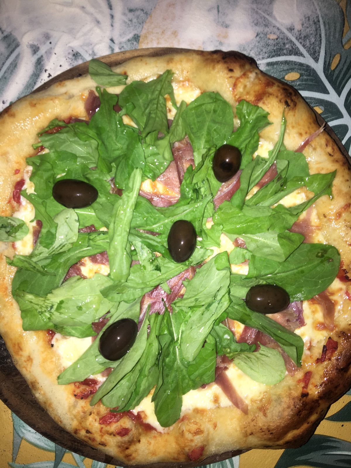 Pizza Crudo y Rúcula
