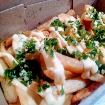 Papas Fritas Ajo, Perejil y Mayonesa (porcion XL)