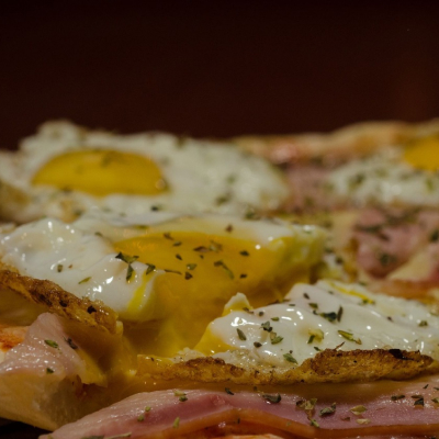 Pizza Panceta y Huevo