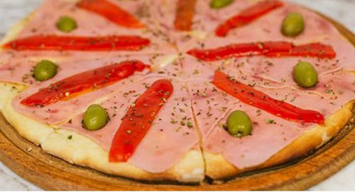 Pizza De Jamón Y Morrón