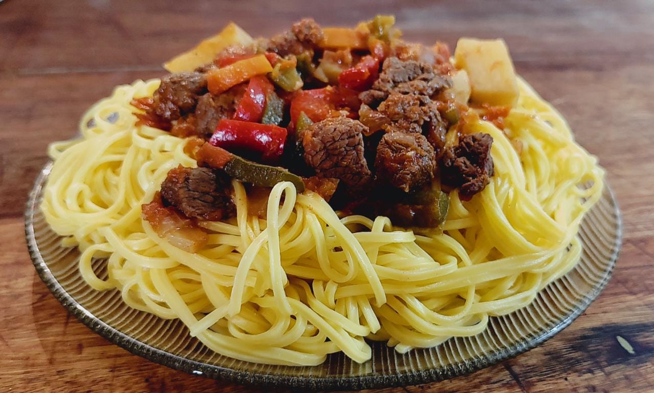Spaghettis Caseros con Estofado