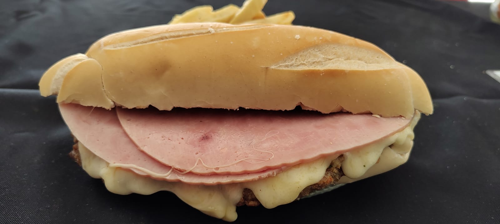 Sándwich de Milanesa Con Jamón y Queso