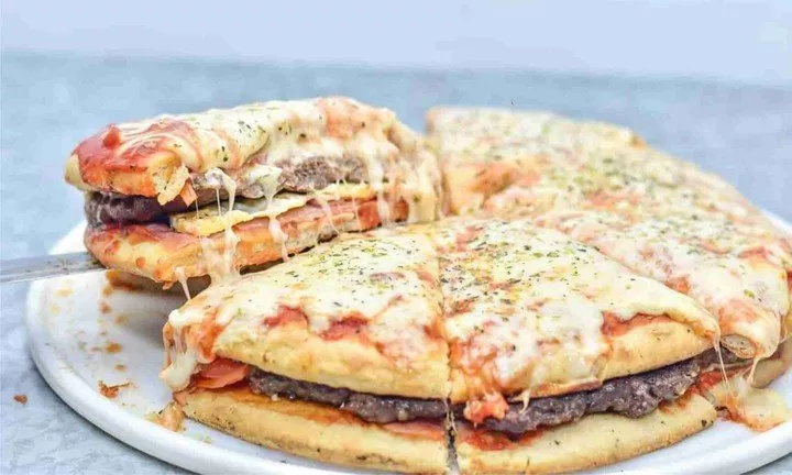 Pizza Hamburguesa + Fritas