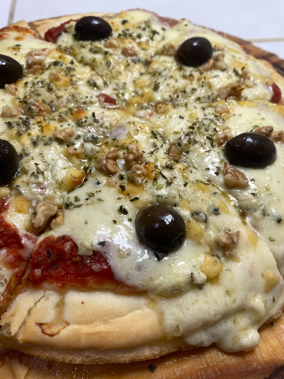Pizza 4 Quesos Y Nuez