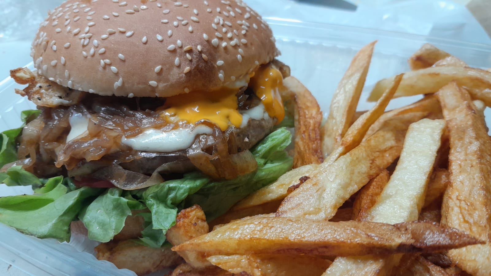 Hamburguesa Manjari con fritas