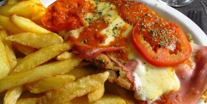 Milanesa de Pescado Napolitana + Fritas
