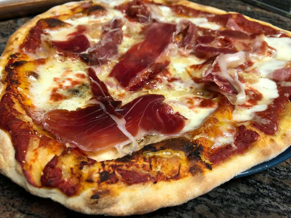 Pizza Muzza y Crudo