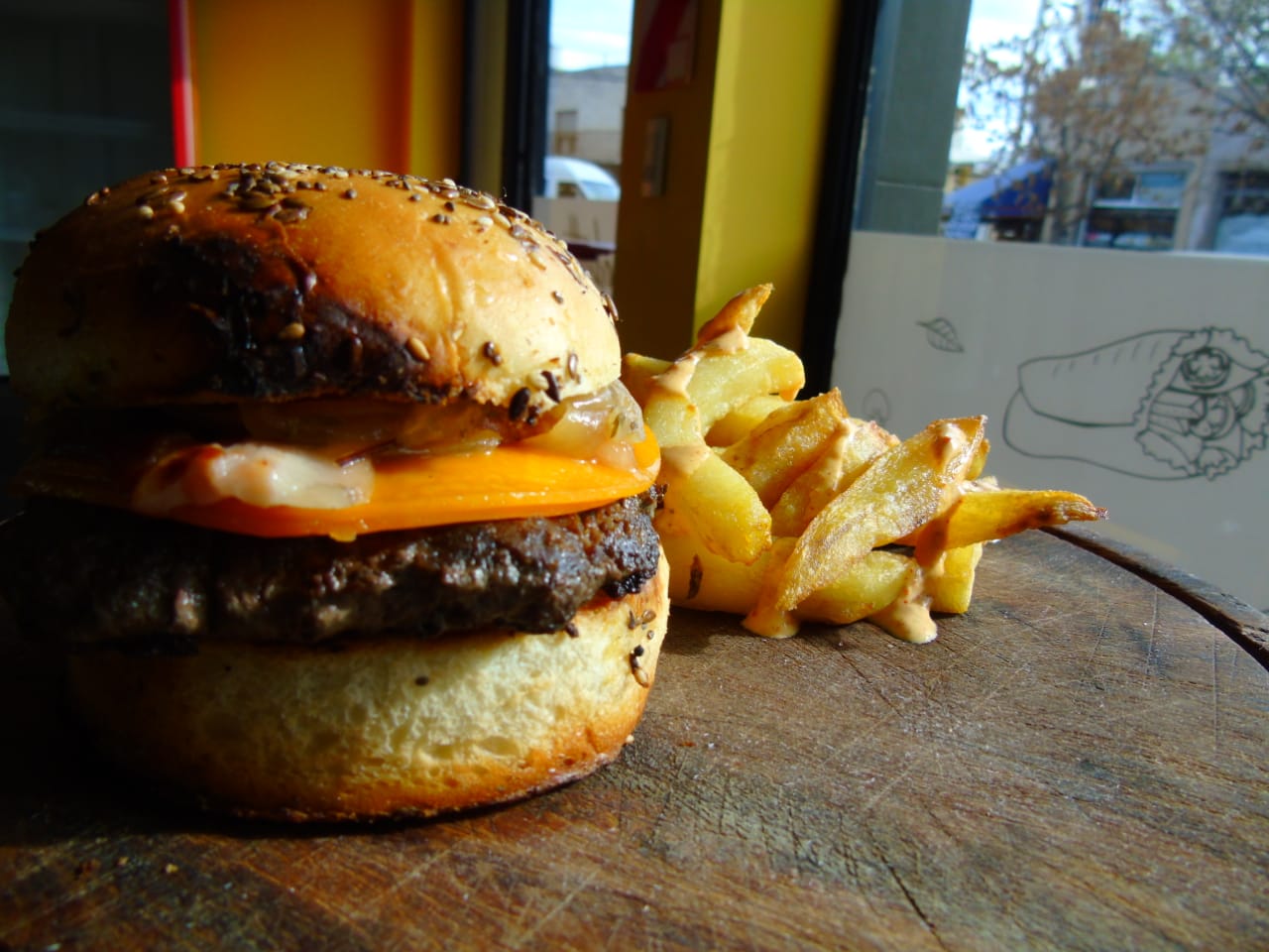 Burger Americana con Papas Fritas