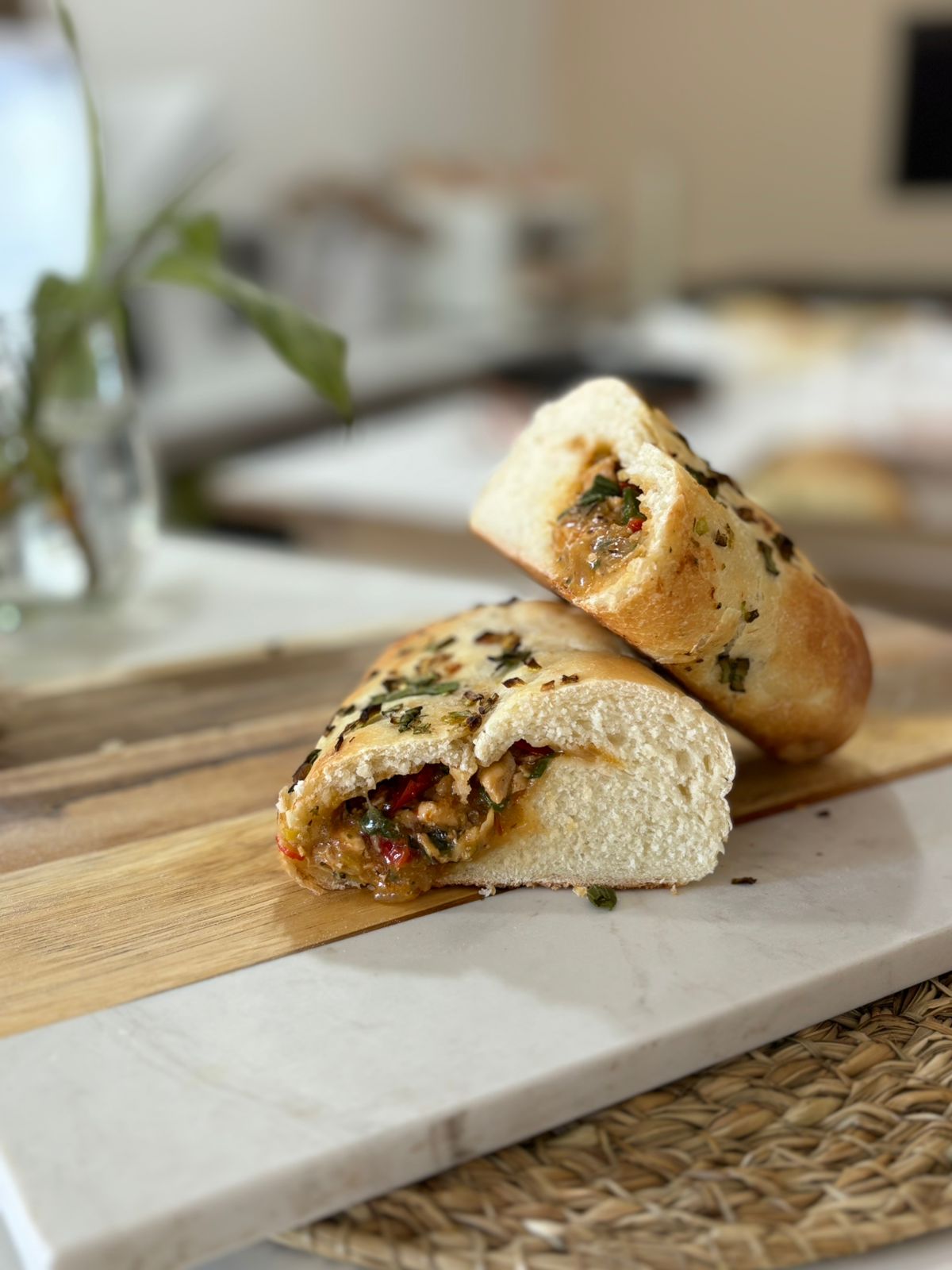 Pan Relleno De Pollo Con Crema Y Verdeo
