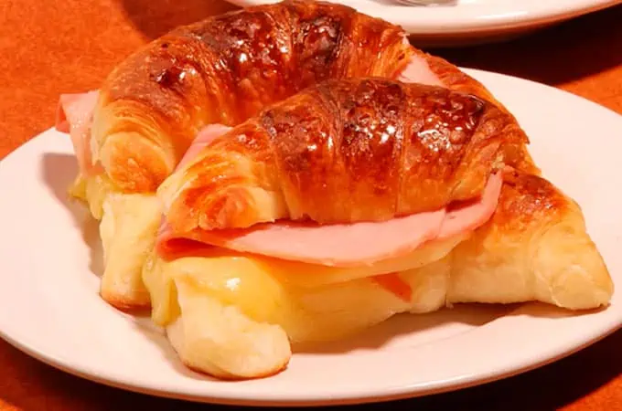 Medialuna De Jamón Y Queso