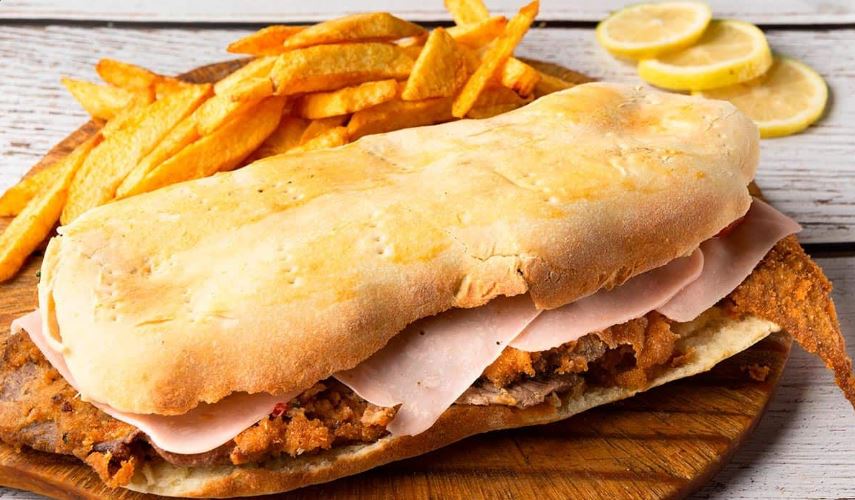 Sándwich Lomo Con Jamón Y Queso