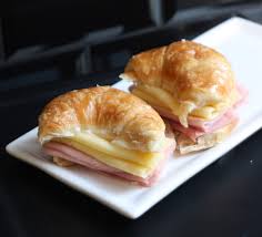Medialuna Jamón Y Queso
