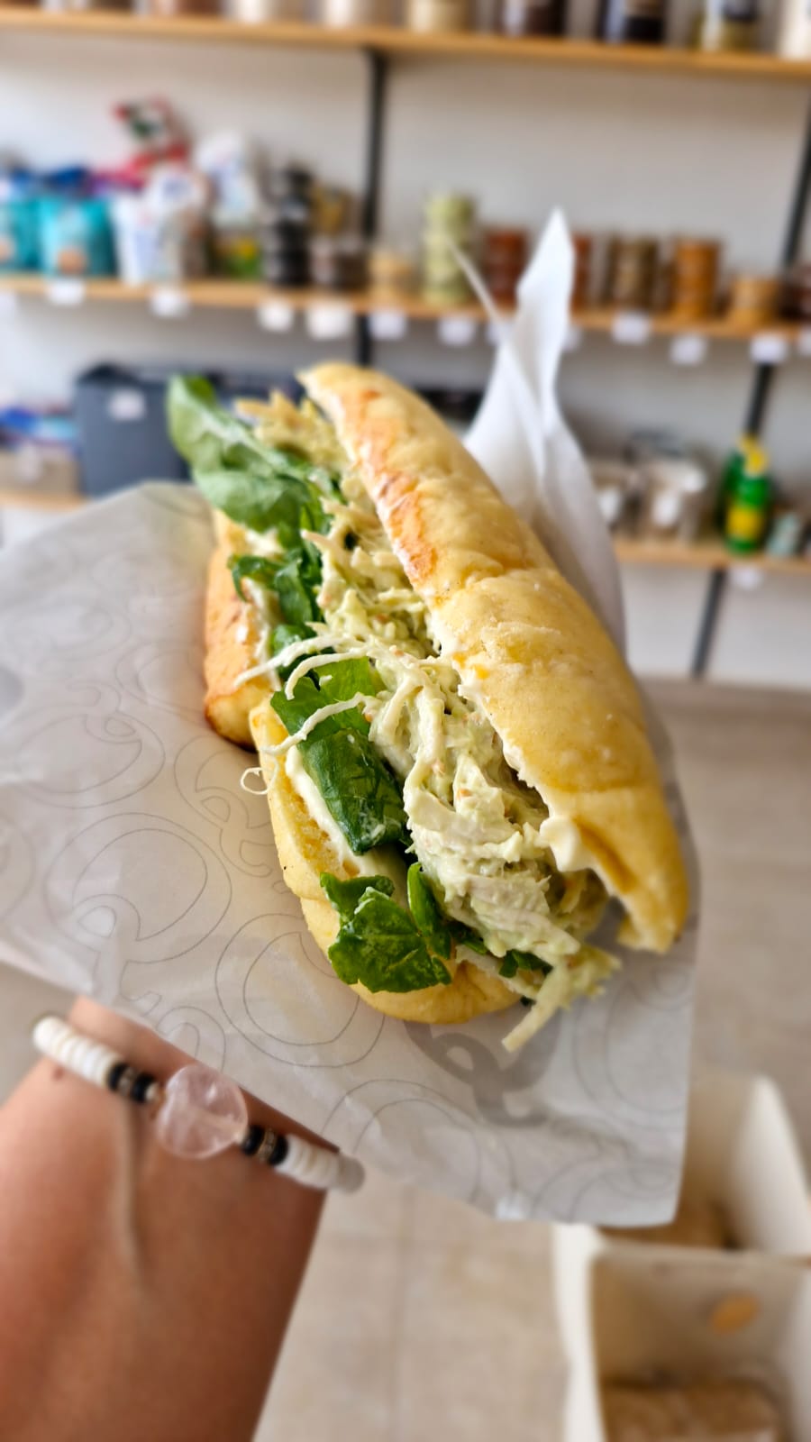 Sandwich De Chicken Avocado Almond 