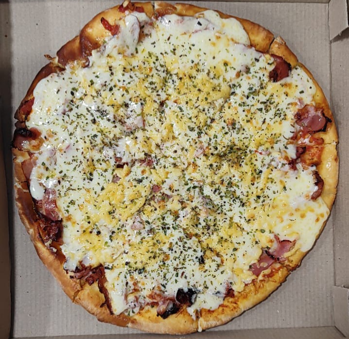 Pizza Alla Bacon Con Provolone