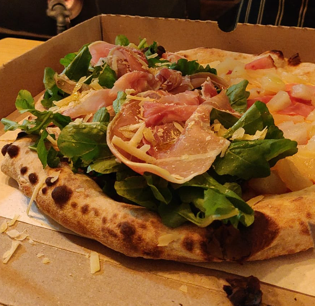 Pizza Rúcula Y Crudo
