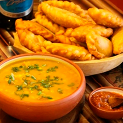 Locro + 2 empanadas