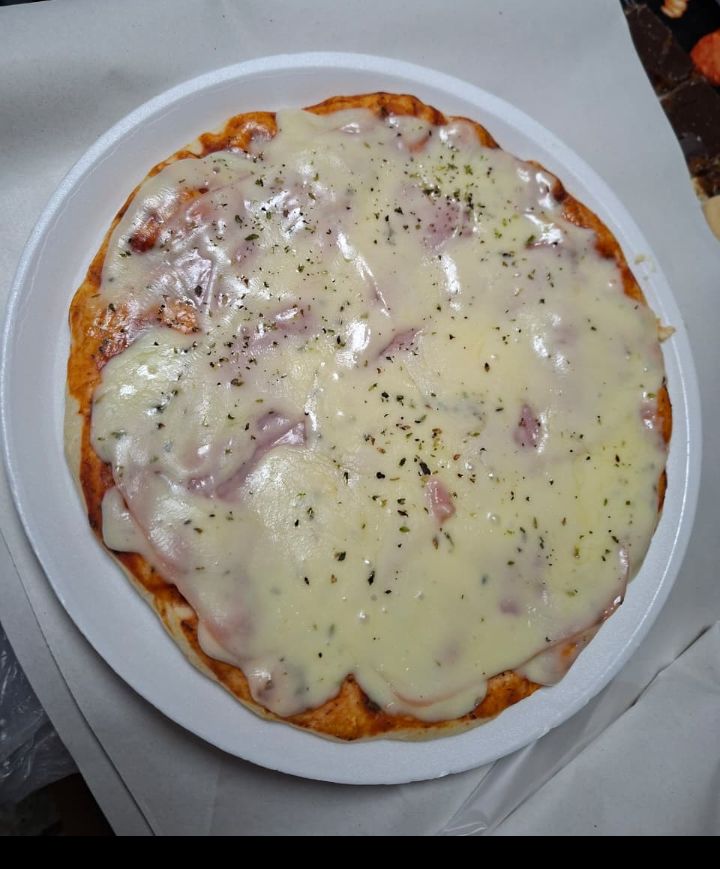 Pizza Jamón Y Muzzarella
