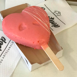 Helado Corazón de Frutilla