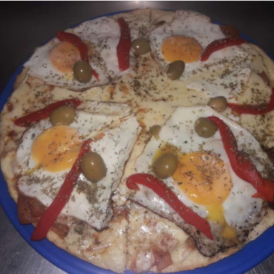 Pizza Muzza y Huevos a la Plancha