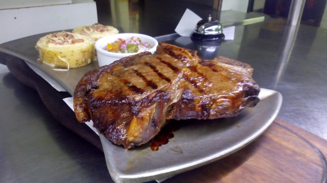 Bife de Chorizo con pimientos