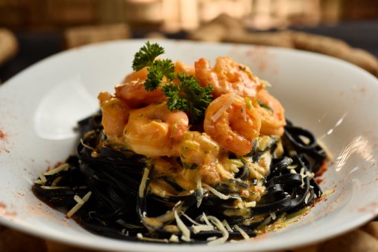 Tagliatelles Negros con Crema de Langostino