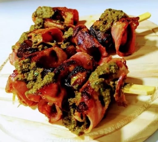 Brochetas de langostinos