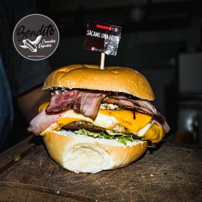 Hamburguesa Cheddar Completa + Papas